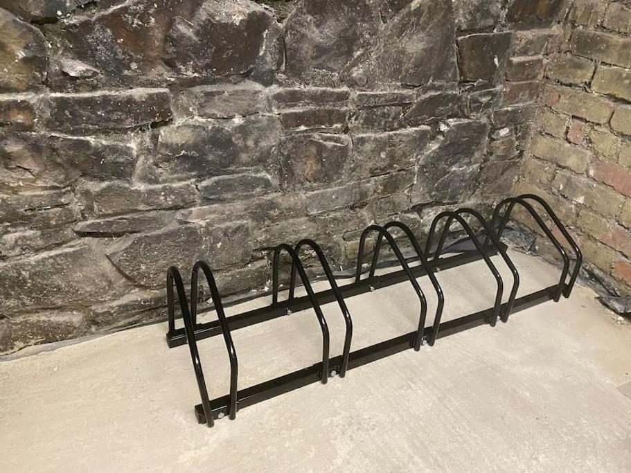 Modern 2 Bedroom Cottage Near Bike Park Wales. 머티르티드필 외부 사진