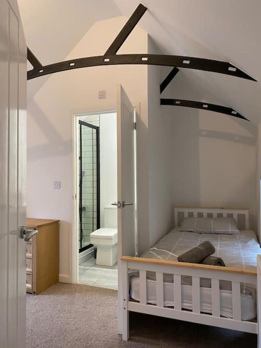 Modern 2 Bedroom Cottage Near Bike Park Wales. 머티르티드필 외부 사진