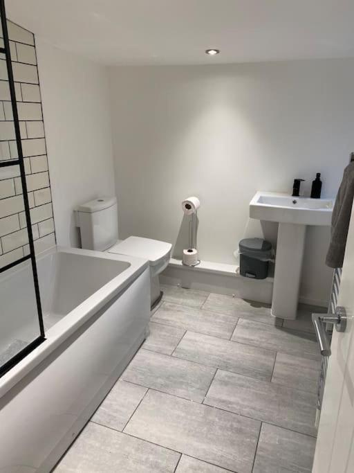 Modern 2 Bedroom Cottage Near Bike Park Wales. 머티르티드필 외부 사진