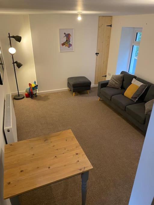 Modern 2 Bedroom Cottage Near Bike Park Wales. 머티르티드필 외부 사진