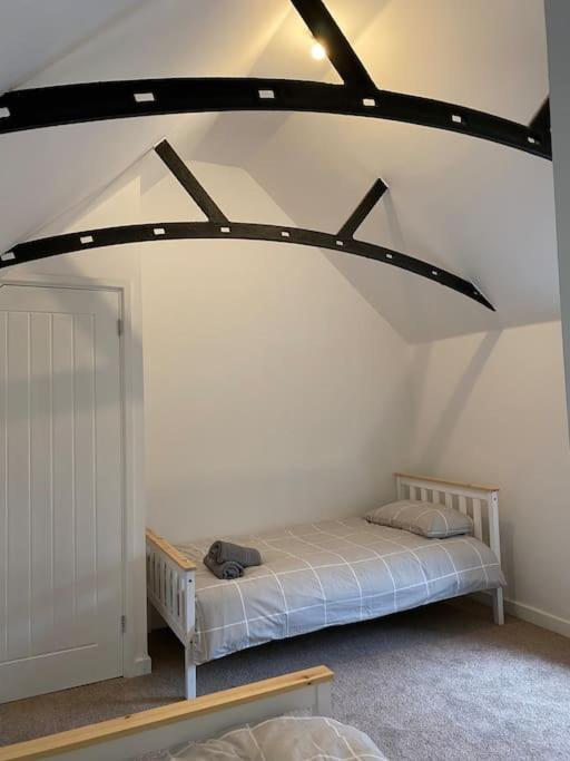Modern 2 Bedroom Cottage Near Bike Park Wales. 머티르티드필 외부 사진