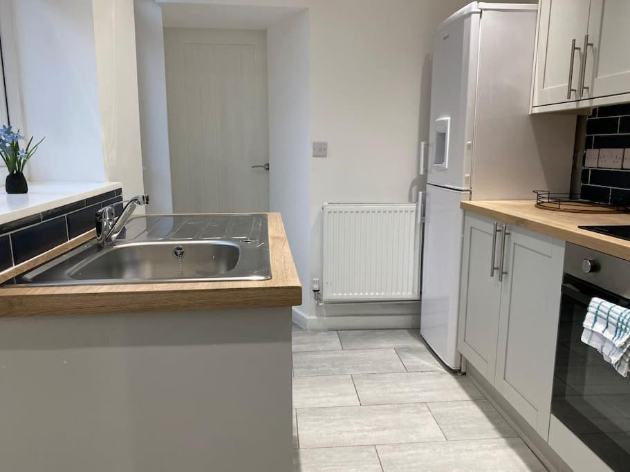 Modern 2 Bedroom Cottage Near Bike Park Wales. 머티르티드필 외부 사진