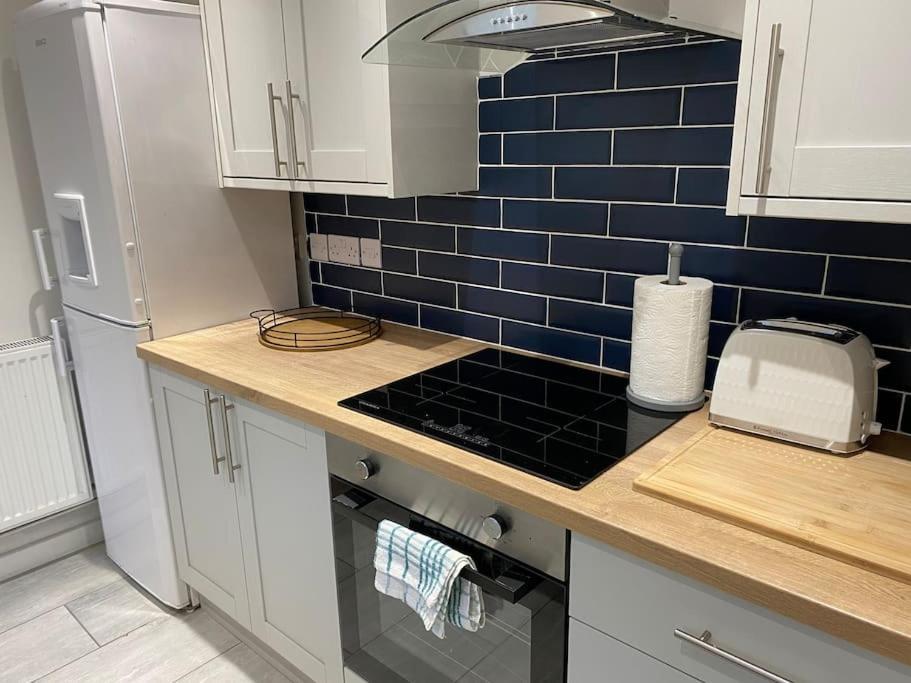 Modern 2 Bedroom Cottage Near Bike Park Wales. 머티르티드필 외부 사진