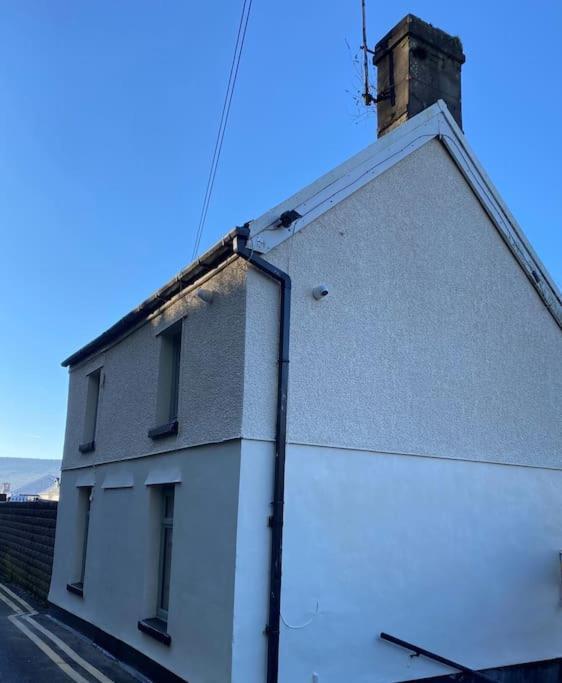 Modern 2 Bedroom Cottage Near Bike Park Wales. 머티르티드필 외부 사진